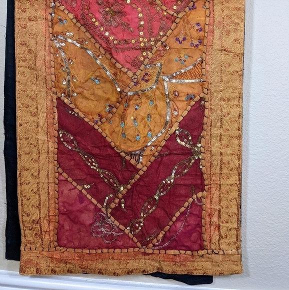 Neiman Marcus Vintage Gorgeous Gold and Red 70" Table Runner - Picture 3 of 7